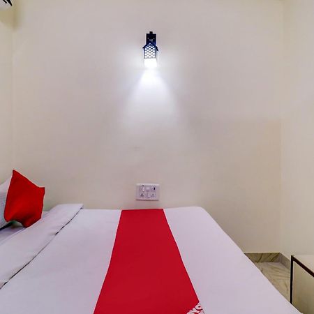 Hotel O Rs Hotels Near Pitampura Metro Delhi  Eksteriør bilde