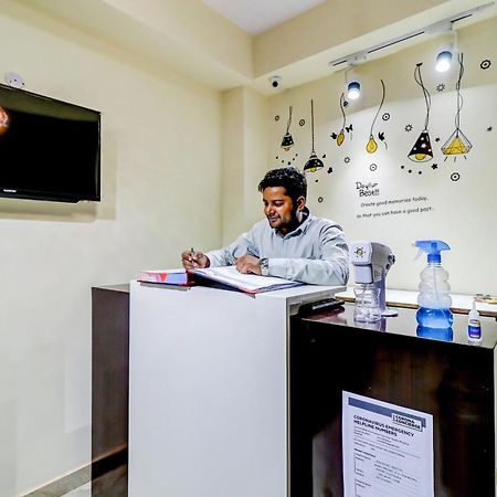 Hotel O Rs Hotels Near Pitampura Metro Delhi  Eksteriør bilde