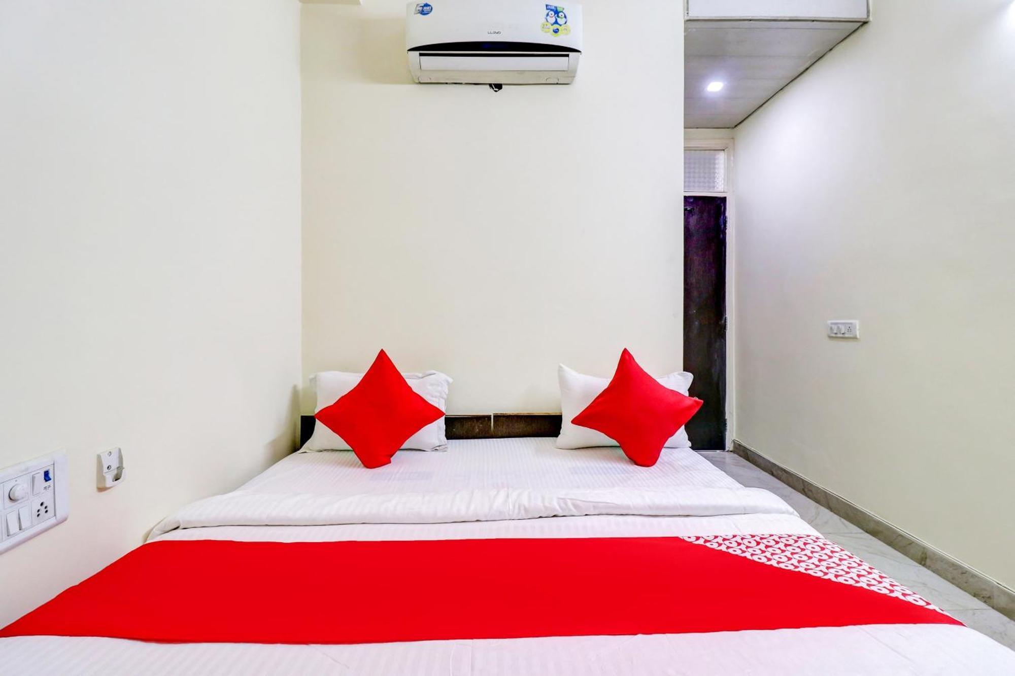 Hotel O Rs Hotels Near Pitampura Metro Delhi  Eksteriør bilde