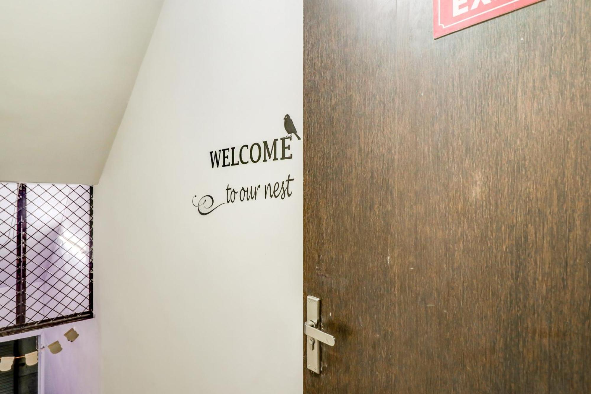Hotel O Rs Hotels Near Pitampura Metro Delhi  Eksteriør bilde