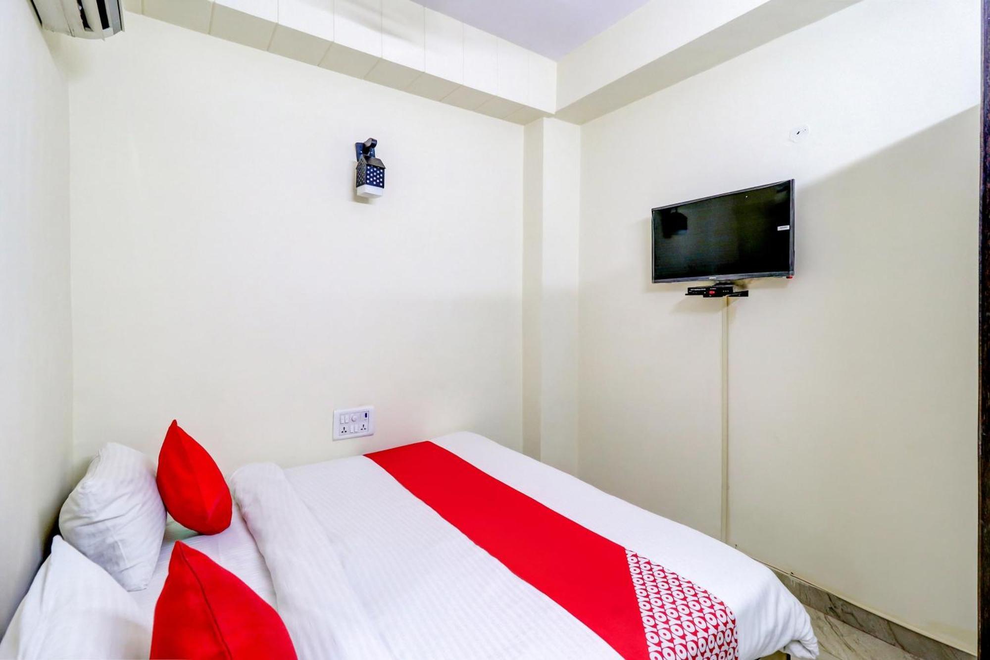 Hotel O Rs Hotels Near Pitampura Metro Delhi  Eksteriør bilde