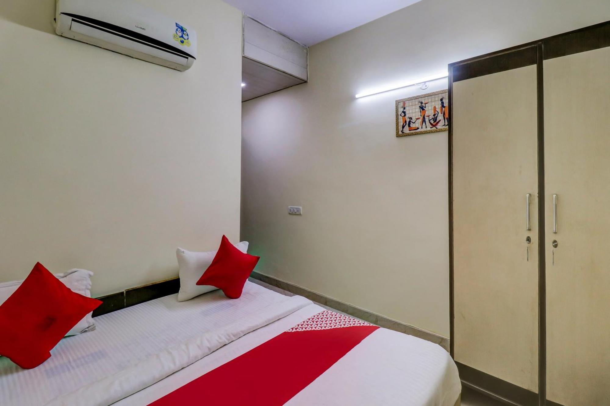 Hotel O Rs Hotels Near Pitampura Metro Delhi  Eksteriør bilde