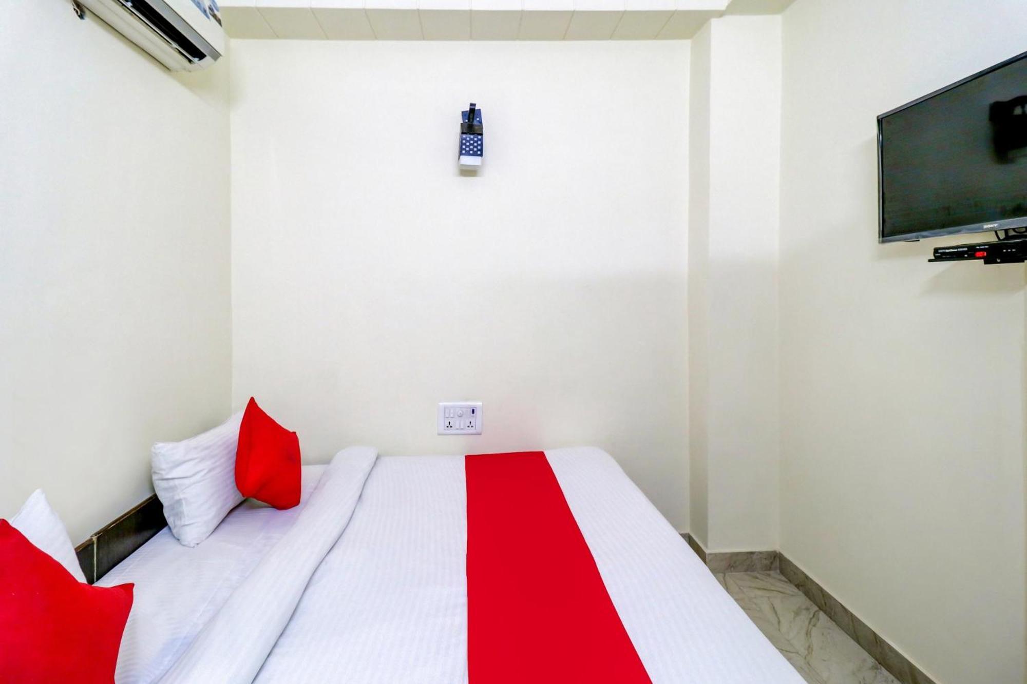 Hotel O Rs Hotels Near Pitampura Metro Delhi  Eksteriør bilde
