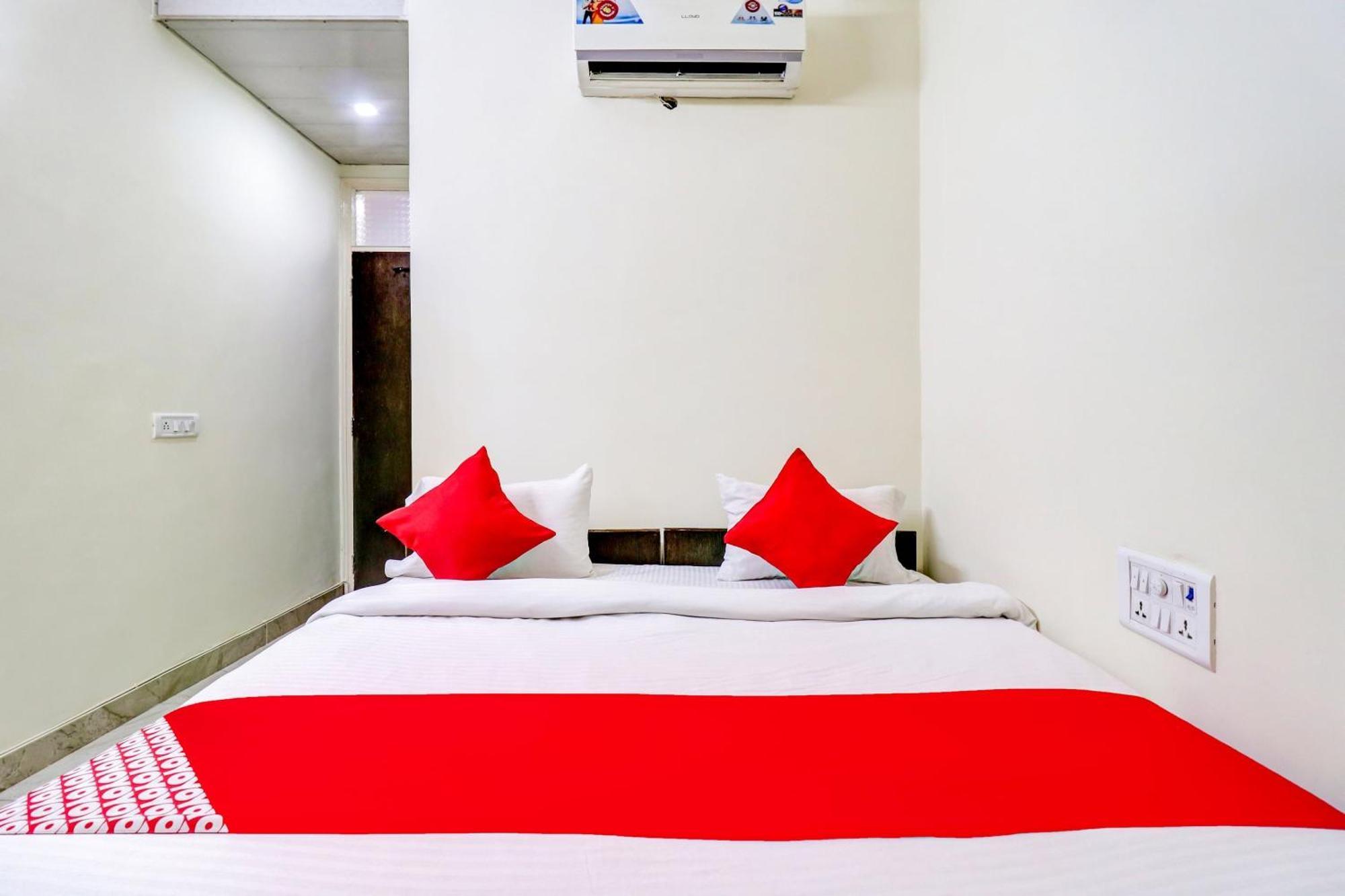 Hotel O Rs Hotels Near Pitampura Metro Delhi  Eksteriør bilde