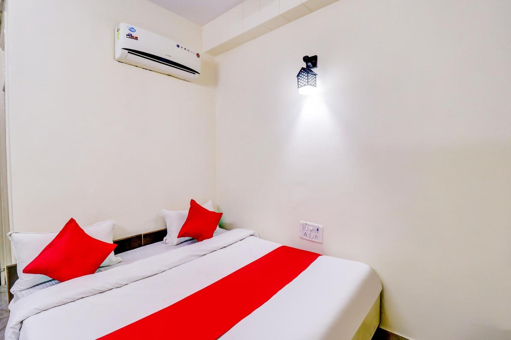 Hotel O Rs Hotels Near Pitampura Metro Delhi  Eksteriør bilde