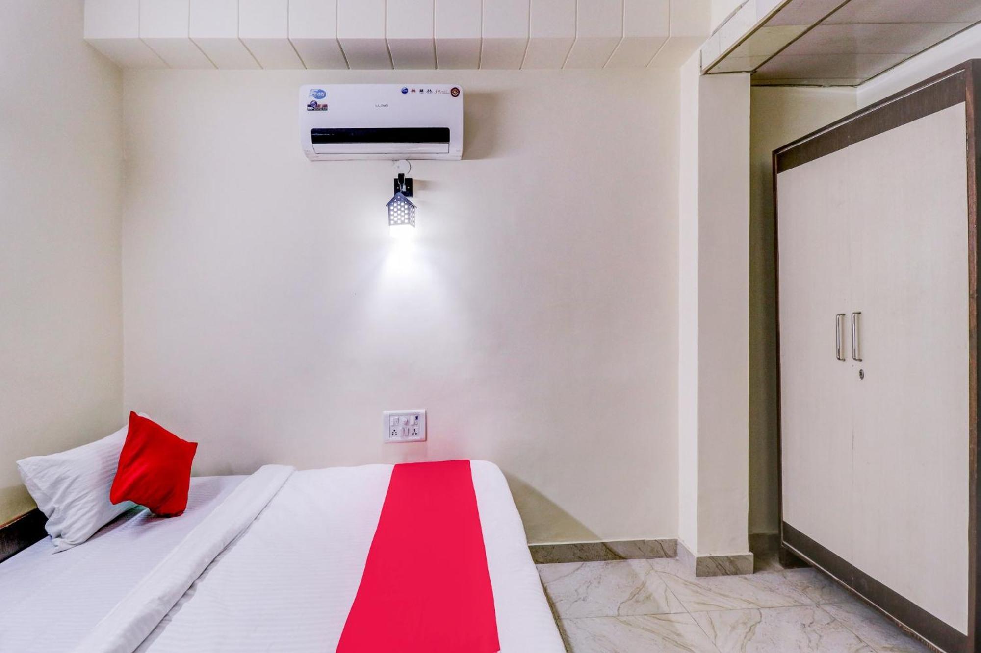 Hotel O Rs Hotels Near Pitampura Metro Delhi  Eksteriør bilde