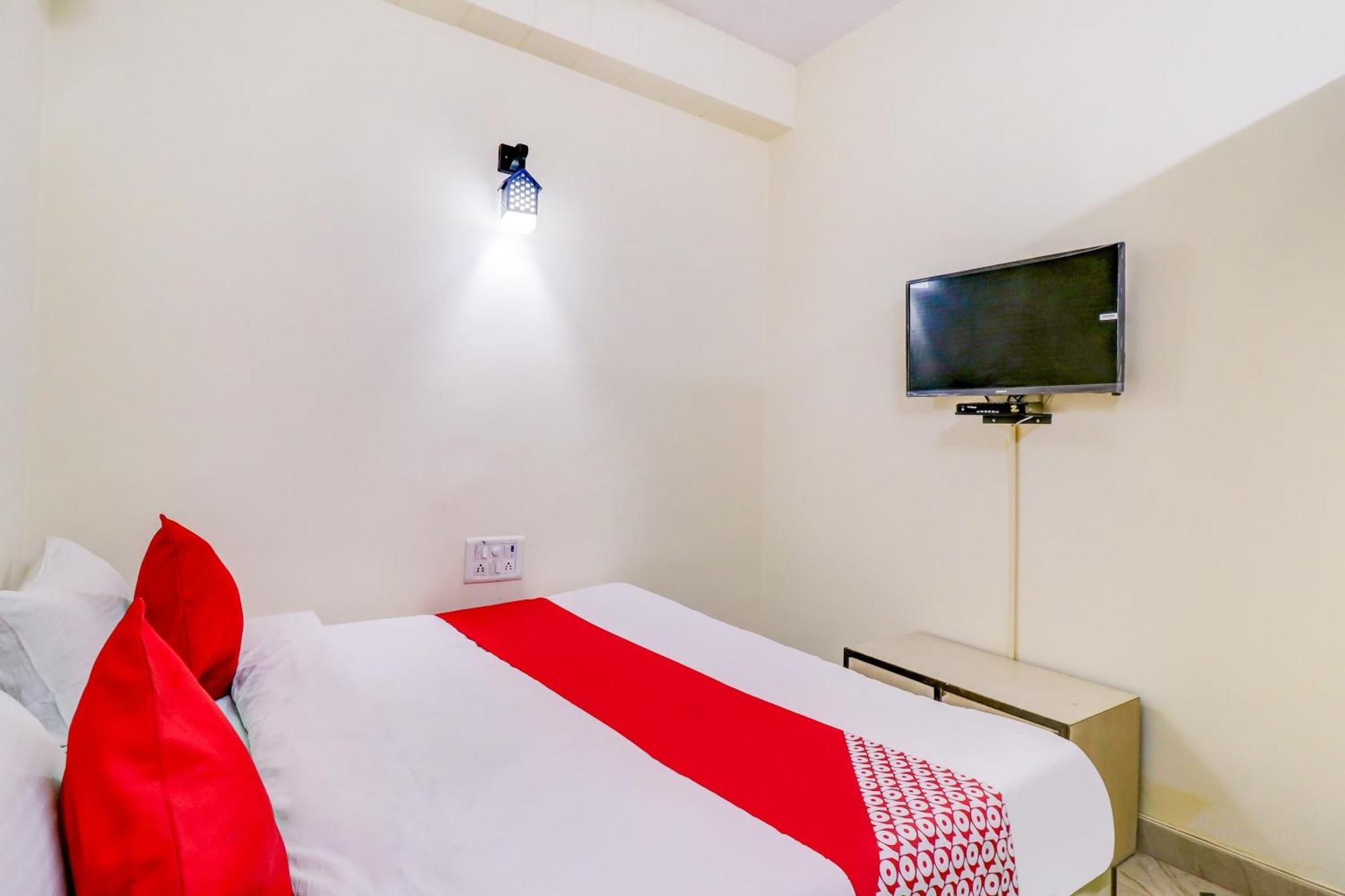 Hotel O Rs Hotels Near Pitampura Metro Delhi  Eksteriør bilde